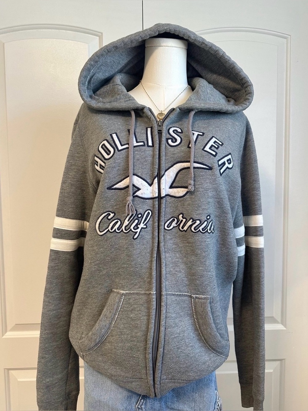 Hollister Gray Full-Zip Hoodie with Logo and Stripes